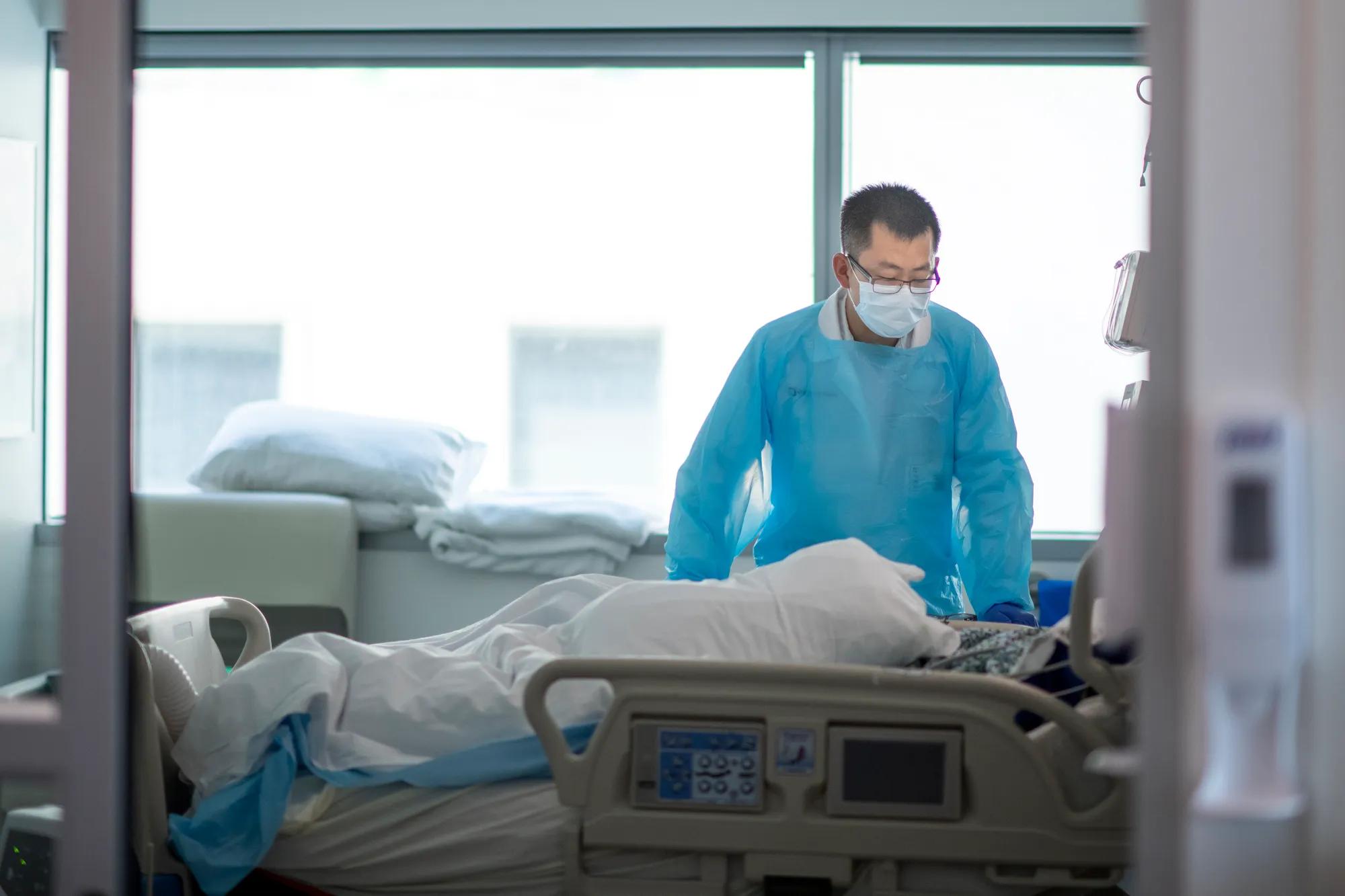 https://assets.clevelandclinic.org/transform/037f50f0-1919-4ed4-b1fb-6d959fd2b7e1/ran-lee-cardio-intensive-care