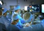 Fluorescent intraoperative indocyanine green cholangiography and a flexible 3-D scope to cut the bile duct division line.