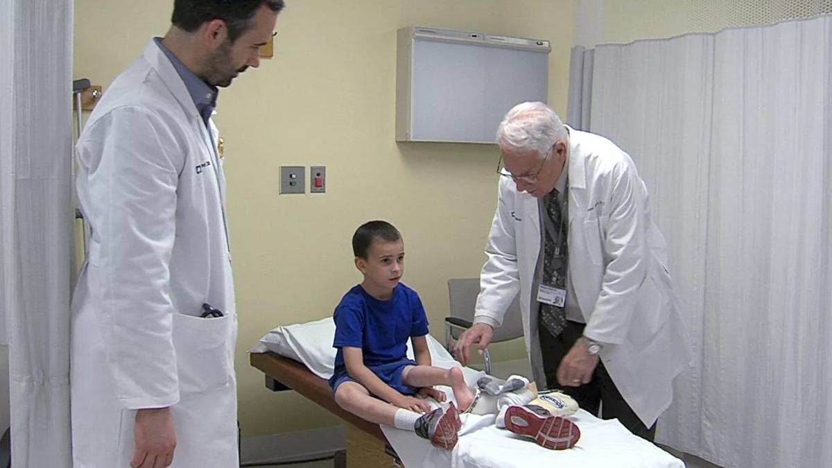 Boy gets fitted for prosthetic leg after rotationplasty - Cleveland Clinic