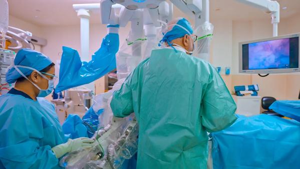 Cleveland Clinic Abu Dhabi performs UAE’s first robotic mastectomy.