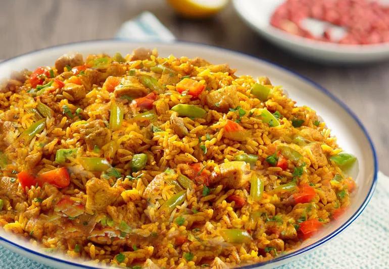 one-pot chicken, brown rice, green beans, peppers