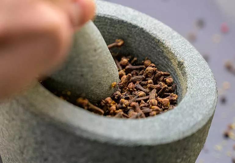 5 Potential Health Benefits of Cloves