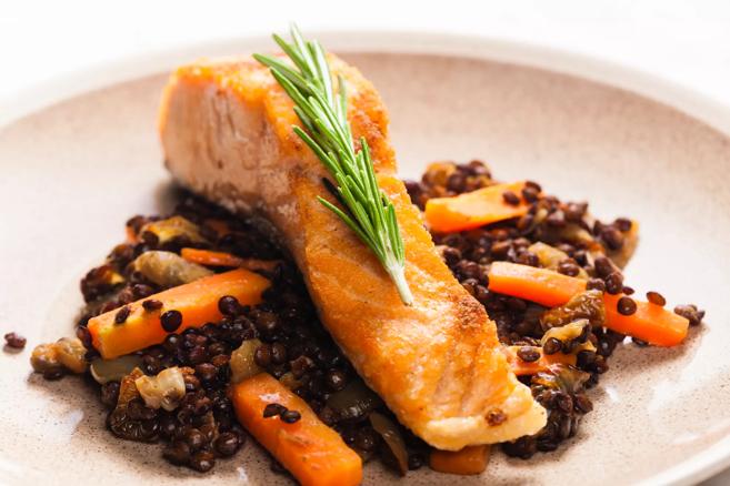 Salmon over lentils and carrots
