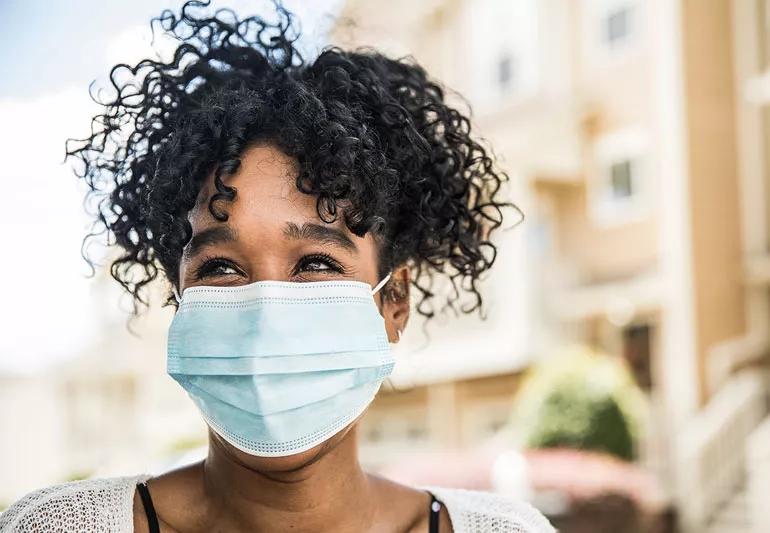woman wearing mask outside during pandemic