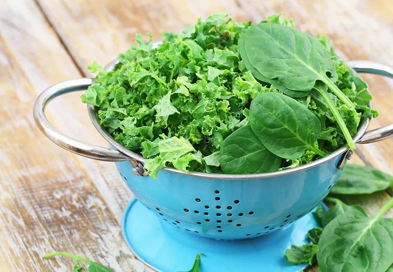 cleaning spinach and kale