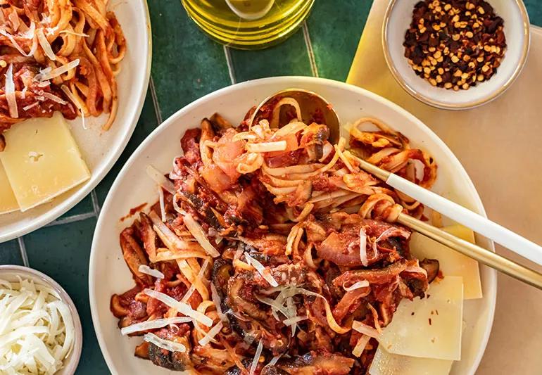 A bowl of linguine with mushrooms