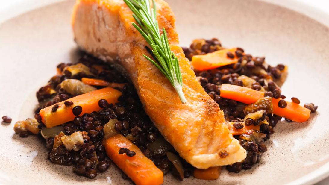 Salmon over lentils and carrots