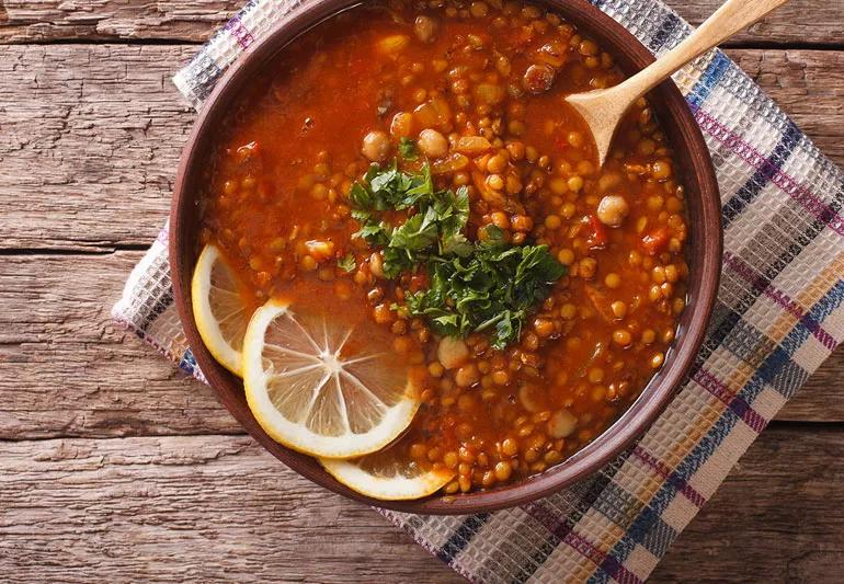 Tomato soup with chickpeas and lentils