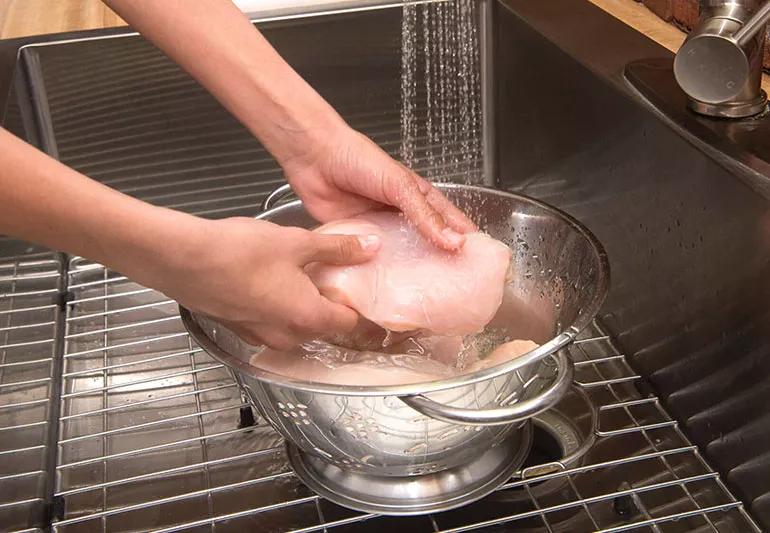 rinsing raw chicken