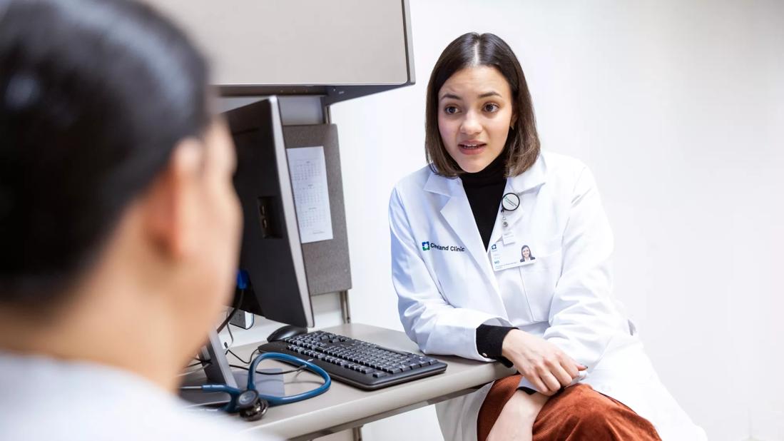 Rheumatologist treating patient in Hispanic clinic
