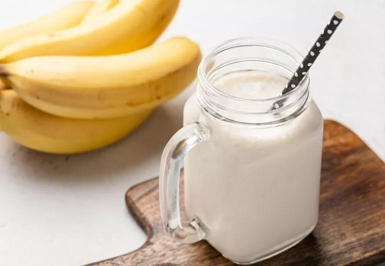 vanilla shake with frozen banana