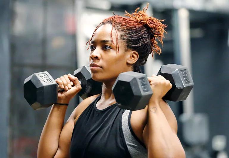 woman using hand weights