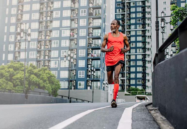 man running a virtual race