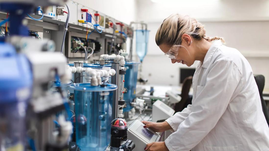 Woman working in the electronic laboratory