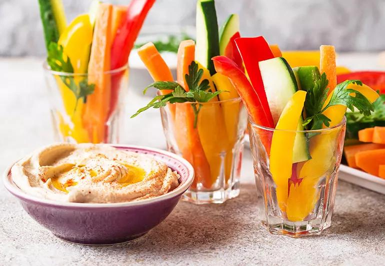 A healthy snack of hummus and raw vegetables