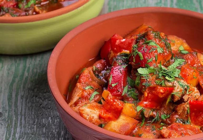 Stewed tomatoes with peppers and radishes