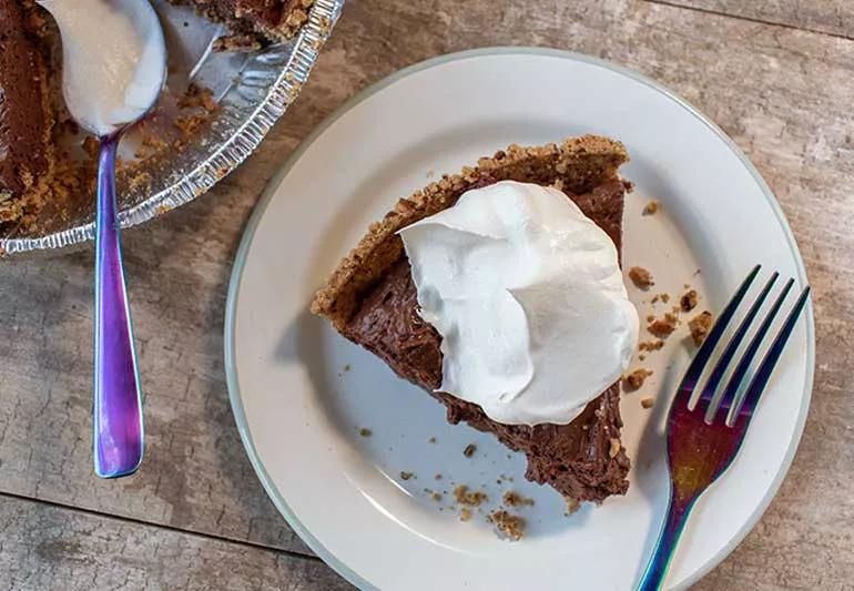 chocolate cream pie slice