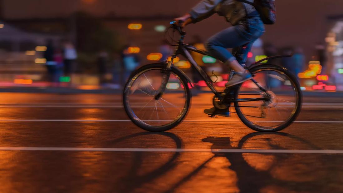 Cycling at Night: 4 Must-Read Safety Tips