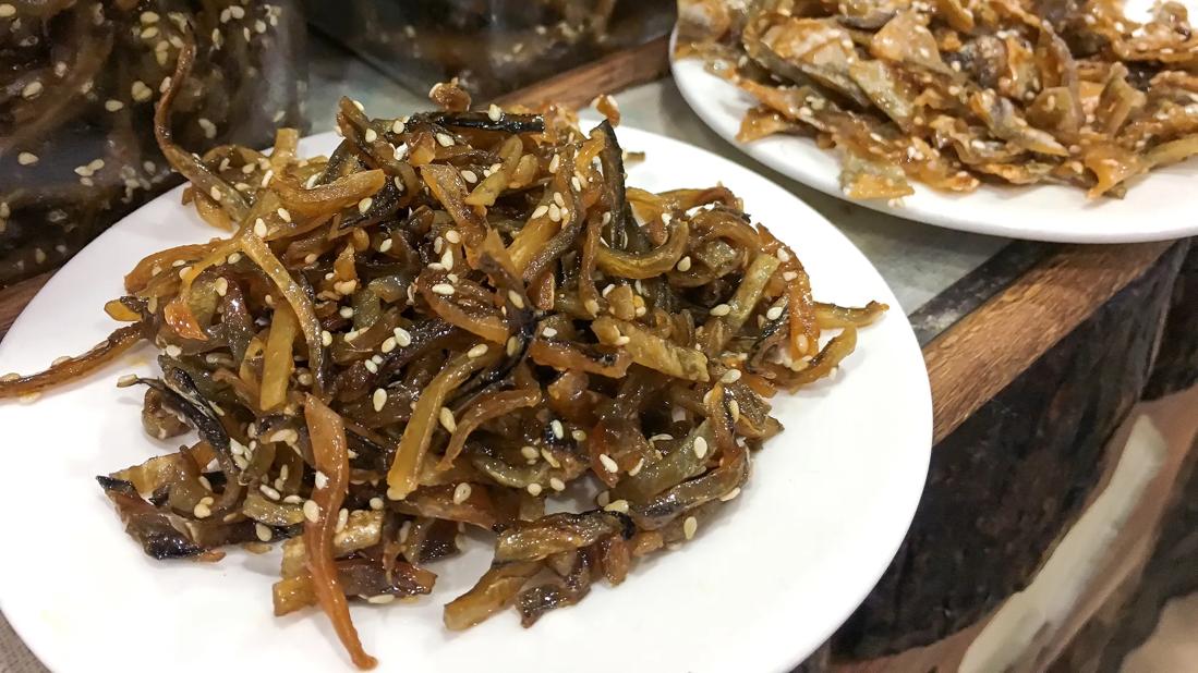 Plate of fresh kelp with seasame seeds