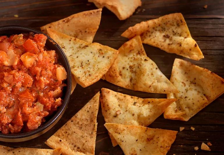 baked garlic pita chips