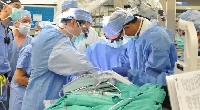 face-transplant-surg_690x380