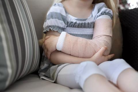 Child with broken arm