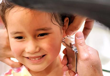child getting her ear pierced