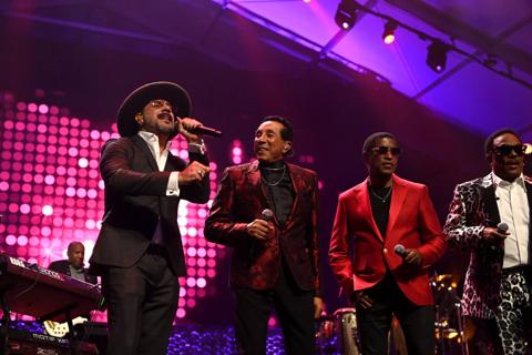 Keep Memory Alive Honors Smokey Robinson And Kenny &#8220;Babyface&#8221; Edmonds At 25th Annual Power Of Love® – Inside