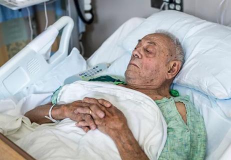 21-HVI-2055423_dementia-hospitalized-patient_650x450