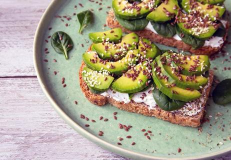 Toast with cottage cheese, avocados and flax seeds