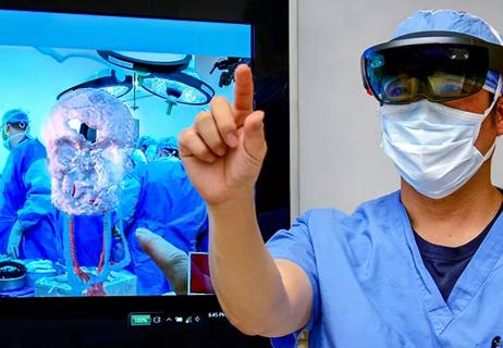 Dr.-Martin-HoloLens_650x450