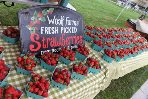 farmersMKT-strawberries1