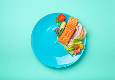 Food on a plate that fits into a twenty-minute portion of a clock