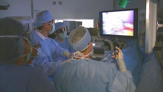 Dr. Kwon and the surgical team perform purely laparoscopic living donor surgery for liver transplant.