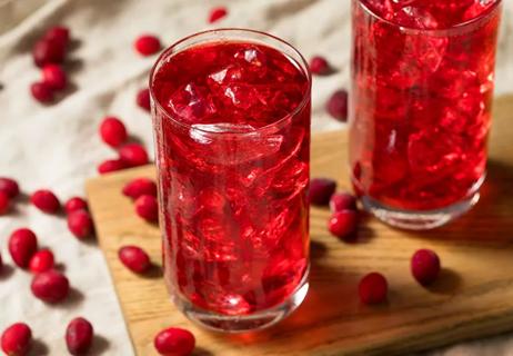 healthy cranberries and cranberry juice