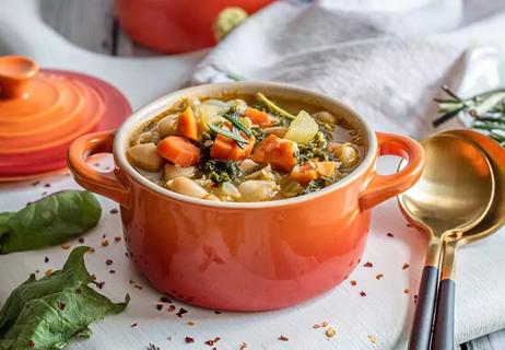 Bowl of white bean soup.