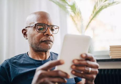 Person reading information on a computer tablet