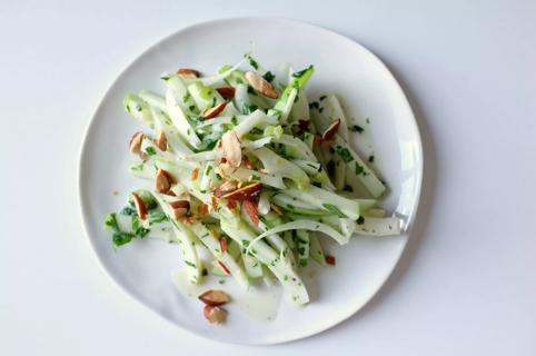 Crisp apple-fennel-mint salad with almonds on a plate