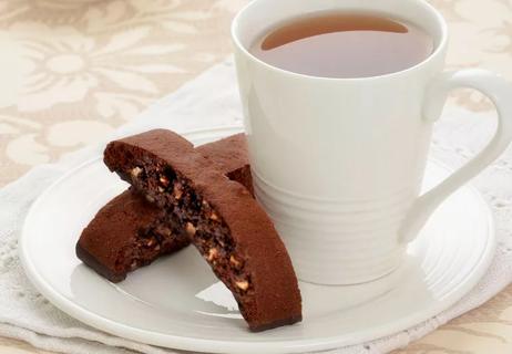 chocolate walnut biscotti with tea