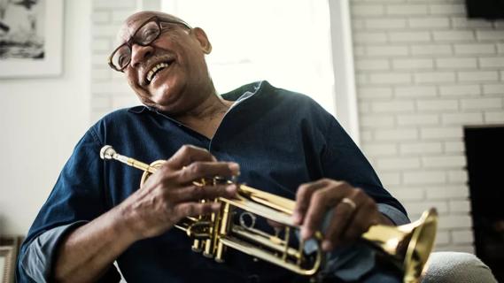 Elderly man with trumpet