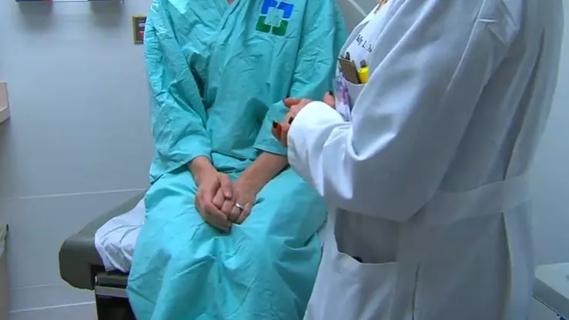 Patient talking with doctor.