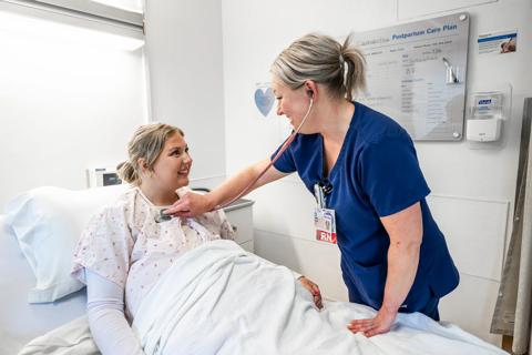 Nurse with pregnant patient