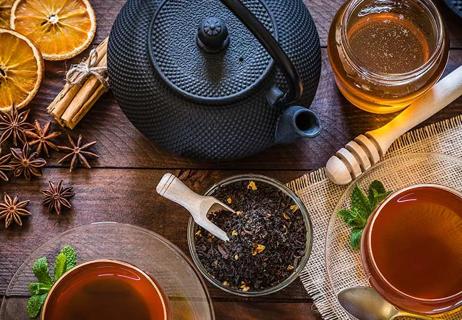 table with loose black tea, kettle and honey