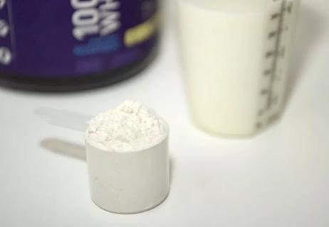making protein drink from protein powder