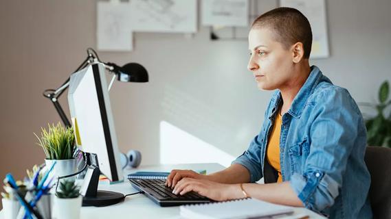 woman with metastatic breast cancer at office desk