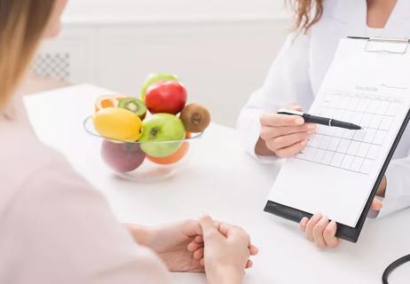 Person during a consultation with their dietitian.