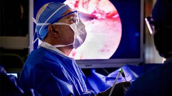 Dr. Eren Berber in surgery