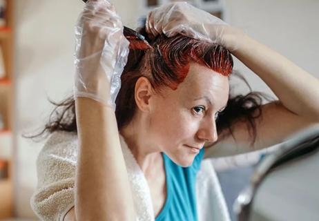 woman dyeing her hair