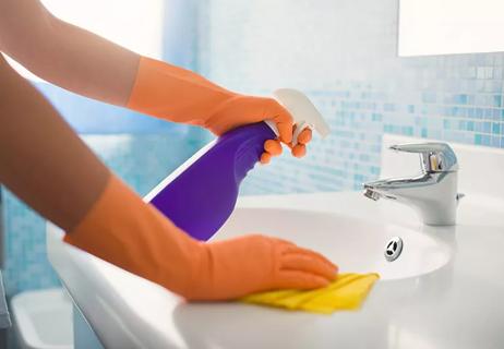 cleaning the bathroom sink