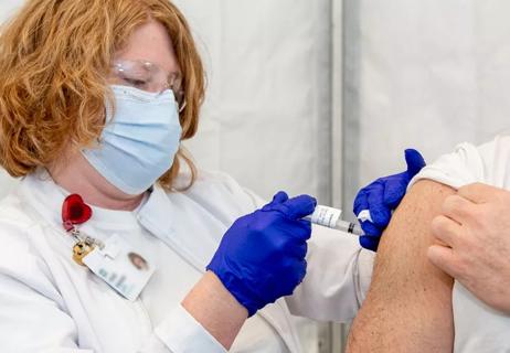 Nurse givng a covid vaccine to patient